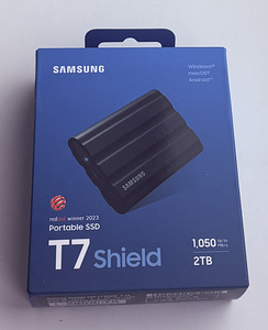 Samsung T7 Shield 2TB USB-C 3.2 (Gen 2) , Black (1 foto / 5)