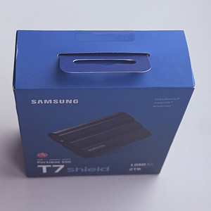 Samsung T7 Shield 2TB USB-C 3.2 (Gen 2) , Black (5 foto / 5)