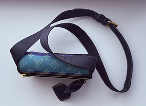 Louis Vuitton Bosphore Wearable Wallet (6 foto / 7)