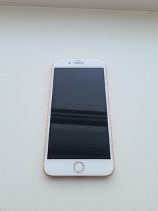 iPhone 7+ с 7 чехлами (2 фото из 5)