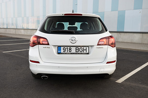 Opel Astra Elegance Facelift Infinity Sound 1.4 103kW 2012 (5 foto / 15)