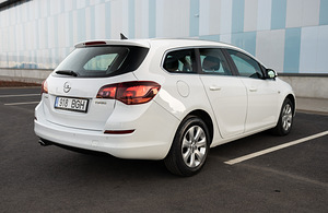 Opel Astra Elegance Facelift Infinity Sound 1.4 103kW 2012 (6 foto / 15)