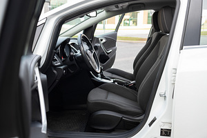 Opel Astra Elegance Facelift Infinity Sound 1.4 103kW 2012 (11 foto / 15)