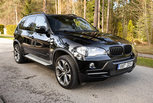 BMW X5 Sportpakett Shadowline 3.0 173kW 2007a (3 foto / 15)
