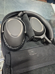 Mürasummutavad Sennheiser PXC 550-II kõrvaklapid (2 foto / 2)
