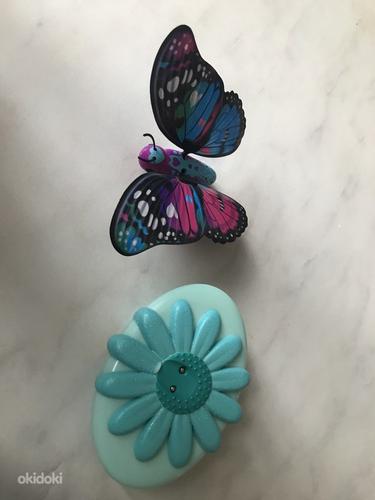 Летающая бабочка с батареями (фото #3)