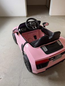 Laste auto. Audi. Nagu uus (3 foto / 5)