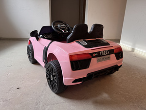 Laste auto. Audi. Nagu uus (4 foto / 5)