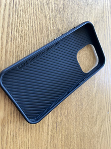 Чехол для iPhone 13 Pro (3 фото из 4)