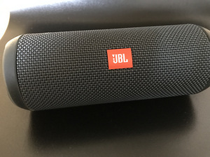 JBL essential (2 foto / 7)