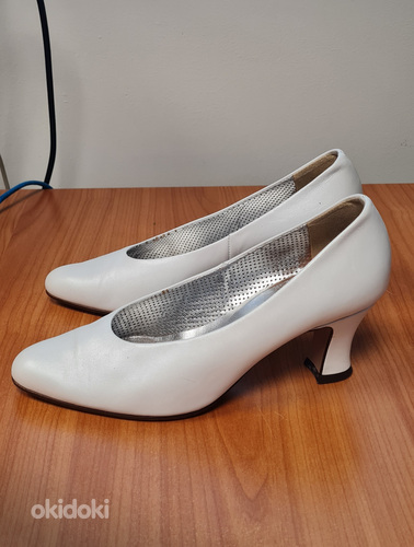 Праздничные белые туфли, размер 37,5 (фото #1)