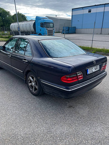 1999 Mercedes E220 CDI (6 foto / 12)
