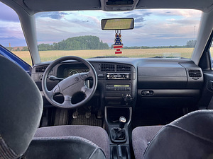 Volkswagen Vento (4 foto / 6)