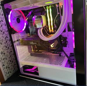I7-9700K, RTX 2060, 16 GB RAM (1 foto / 3)