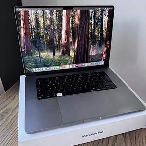 Apple MacBook Pro 16" (2021) M1 Max 32GB / 1TB (1 foto / 8)