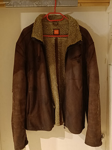 Кожаная куртка размер L