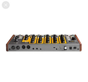 Akai Tom Cat Analog Drum Machine (4 foto / 4)