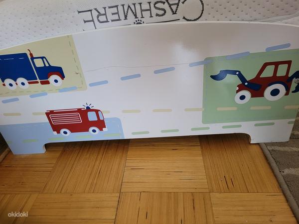 Детская кроватка 140×70 и полка для игрушек (фото #4)