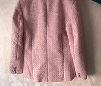 Розовый твидовый пиджак
