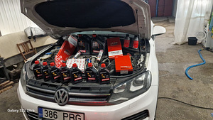 Volkswagen Tuareg 2012 (6 foto / 15)