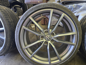 R19 5 X 112 et 50 Оригинальные Pretoria / 235/35/19 Goodyear (5 фото из 10)