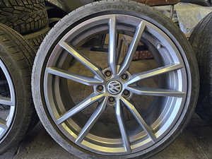 R19 5 X 112 et 50 Оригинальные Pretoria / 235/35/19 Goodyear (2 фото из 10)