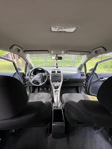 Müüa Toyota Auris 1.4 71kW bensiin manuaal (2008 (11 foto / 15)