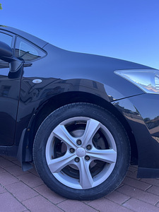 Müüa Toyota Auris 1.4 71kW bensiin manuaal (2008 (9 foto / 15)