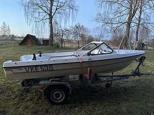Моторная лодка (2 фото из 8)
