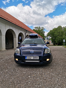 Toyota Avensis (1 foto / 14)