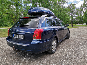 Toyota Avensis (7 foto / 14)