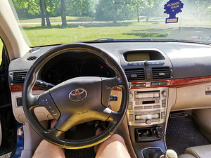 Toyota Avensis (10 foto / 14)