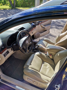 Toyota Avensis (11 foto / 14)