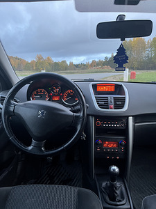 Peugeot 207 (5 фото из 6)