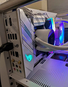White Christmas Gamer (i9-11900F, RX 9060XT, 32GB DDR4) (6 foto / 7)