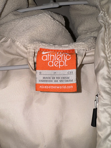 Nike naiste jope (3 foto / 3)