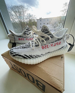 Yeezy Boost 350 V2 Zebra (2 foto / 4)