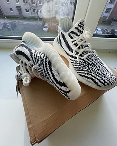 Yeezy Boost 350 V2 Zebra (3 foto / 4)