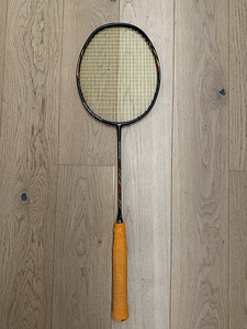 Sulgpalli reket Yonex nanoflare 800 (1 foto / 1)