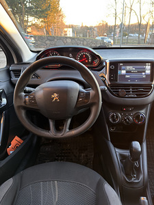 Peugeot 208 (5 foto / 5)