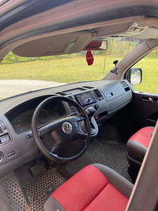 VW CARAVELLE 2005 (3 foto / 8)