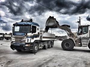 Земля-Песок-Щебень-Грунт 20-30 тонн с доставкой (1 фото из 2)
