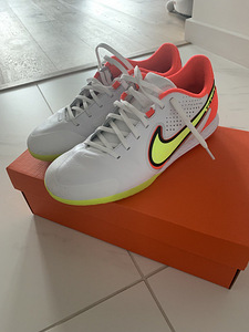 Putsad, uued Nike Tiempo Pro Indoor US 9, 42,5 EUR (2 foto / 2)