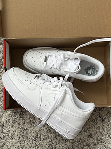 NIKE AIR FORCE 1 - uued, originaalsed (1 foto / 2)