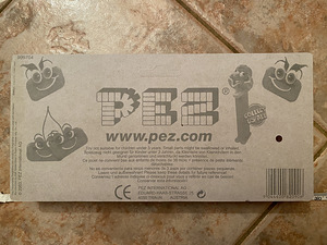 2003 aasta PEZ kinnises pakis uus mudelauto. (2 foto / 6)