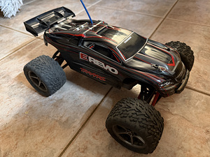 Traxxas e-revo 1/16 (1 фото из 4)