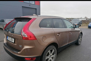 Volvo XC60 SUMMUM 2.4 120kW (5 foto / 5)