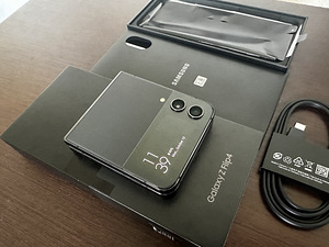 Samsung Galaxy Flip 4 128GB black UUS (3 foto / 8)