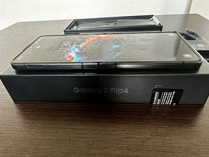 Samsung Galaxy Flip 4 128GB black UUS (7 foto / 8)