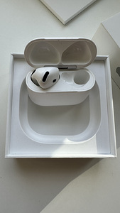 AirPods 4 (1 фото из 3)